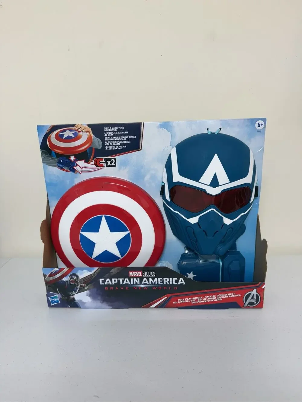 Marvel Studios Captain America Brave New World Role Play Mask & Shield Set